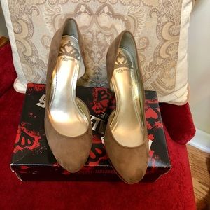 2 FOR $20 Suede taupe 4" platform heels by Fergie.